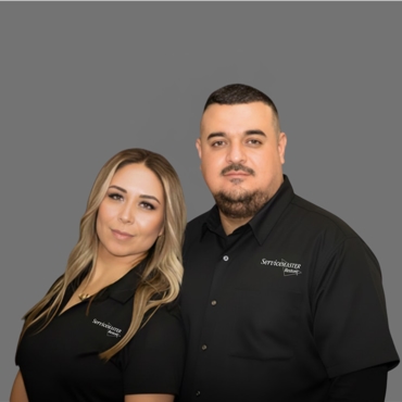 Raul & Yesenia De La Torre Photo